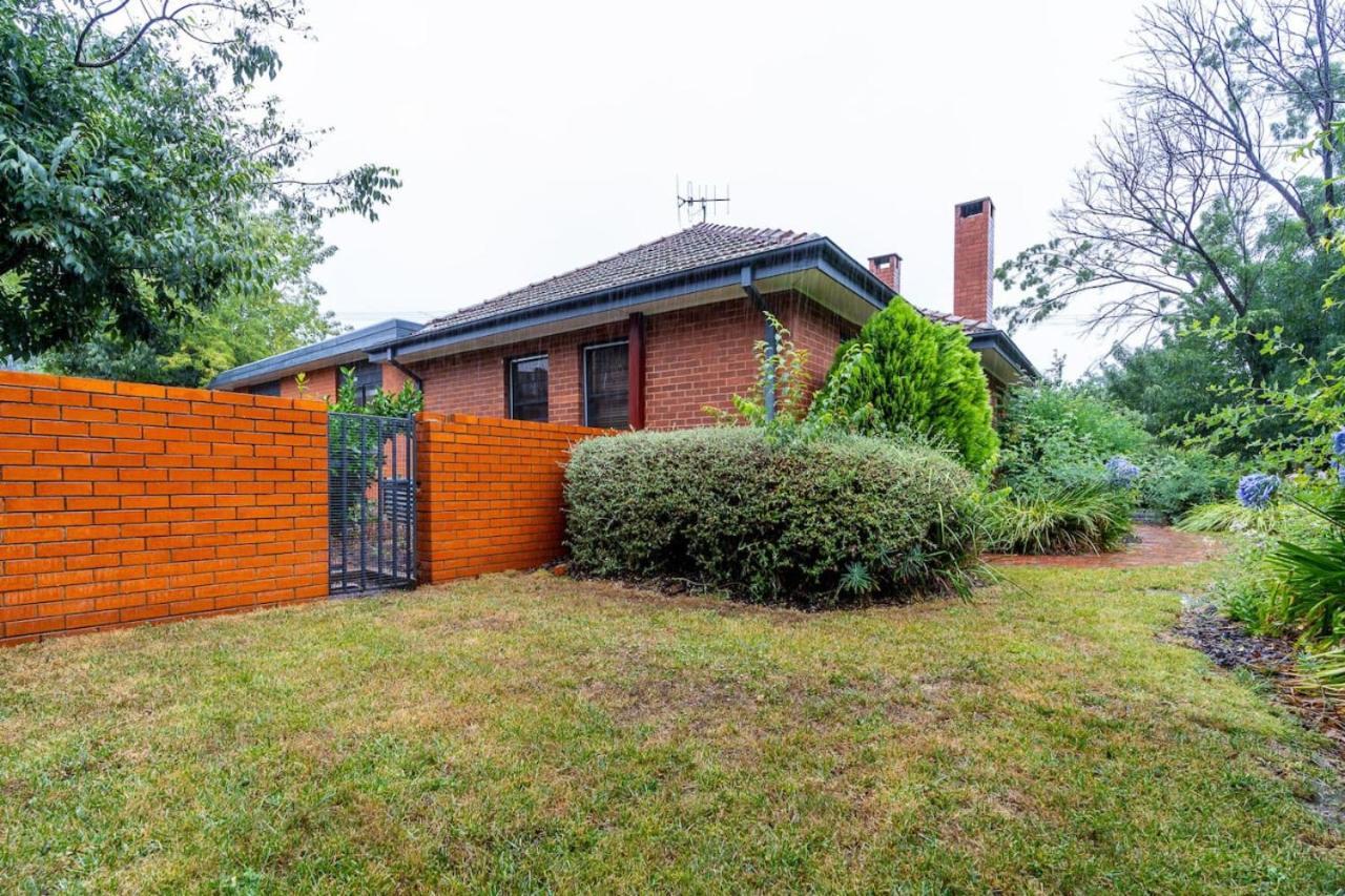 Beautifully Renovated Inner North Residence Canberra Exterior foto